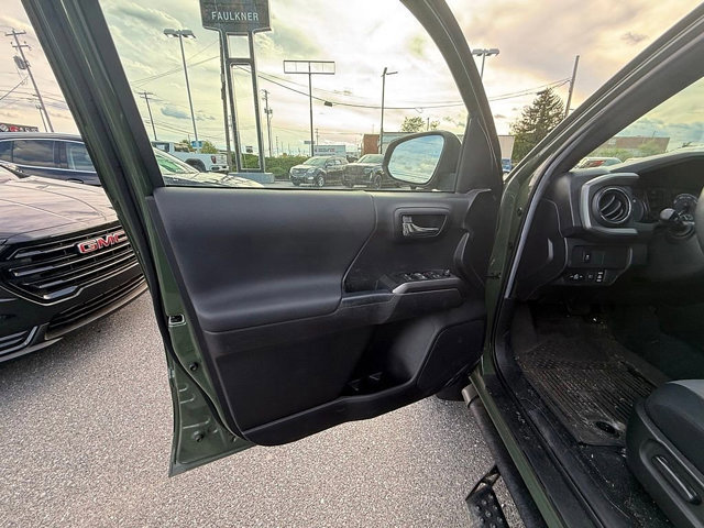 Used 2022 Toyota Tacoma TRD Sport w/ Technology Package AWD/4WD image 24