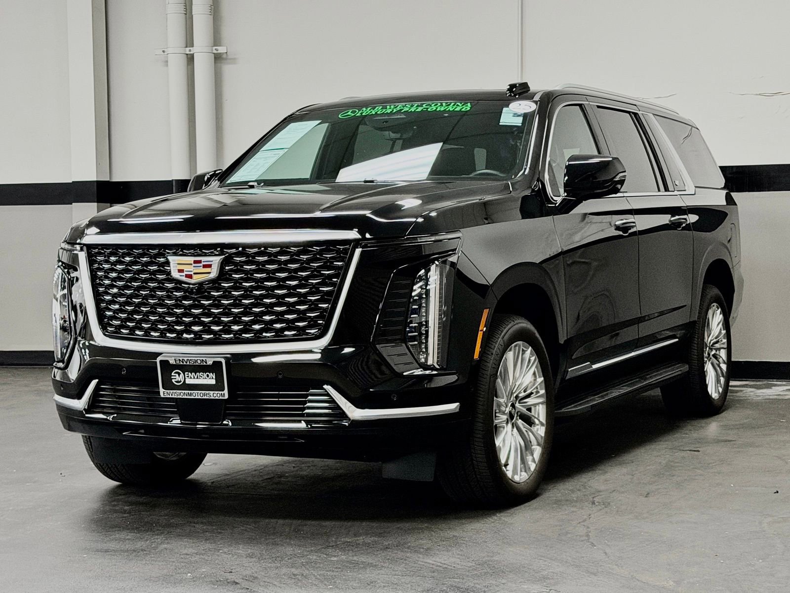 Used 2025 Cadillac Escalade ESV Premium Luxury image 7
