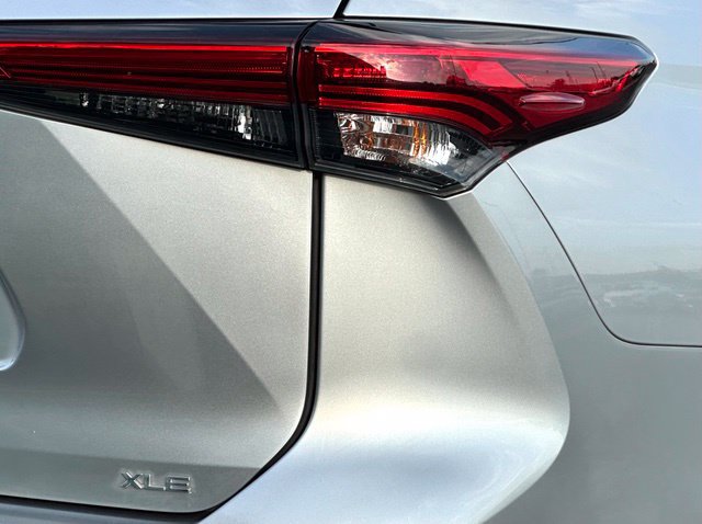 Used 2021 Toyota Highlander XLE FWD image 12