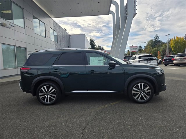 New 2025 Nissan Pathfinder Platinum image 4