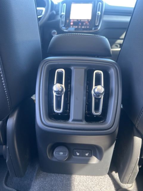 Used 2025 Volvo XC40 B5 Core image 24