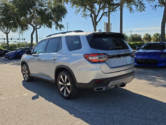 Used 2025 Honda Pilot Touring image 6