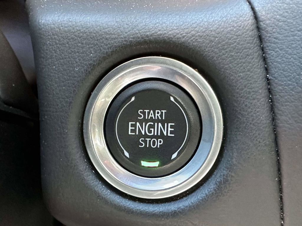 Used 2024 GMC Yukon SLT image 29