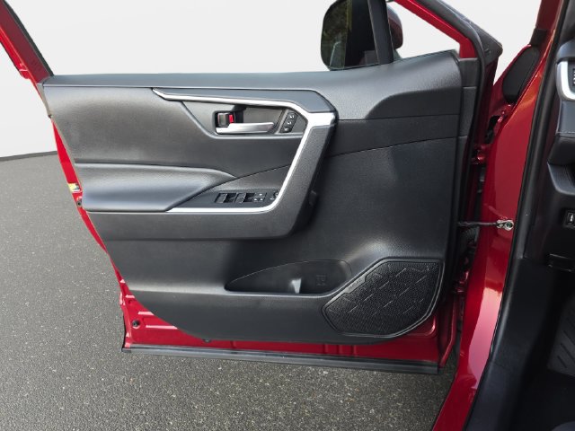 Certified 2021 Toyota RAV4 XLE Premium AWD/4WD image 25