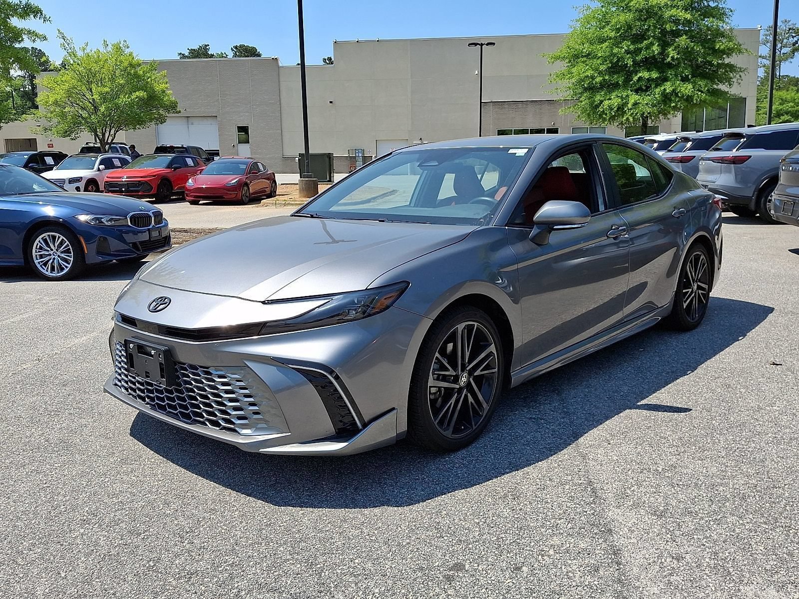 Used 2025 Toyota Camry XSE FWD image 3