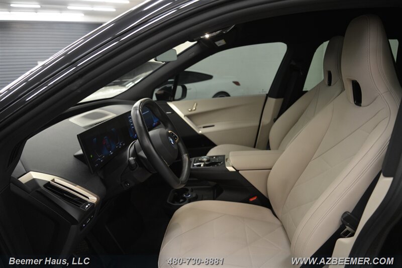 Used 2024 BMW iX xDrive50 w/ Sport Package AWD/4WD image 9