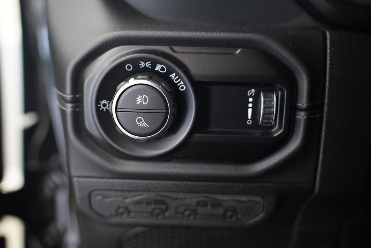 Used 2025 Jeep Gladiator Sport AWD/4WD image 21