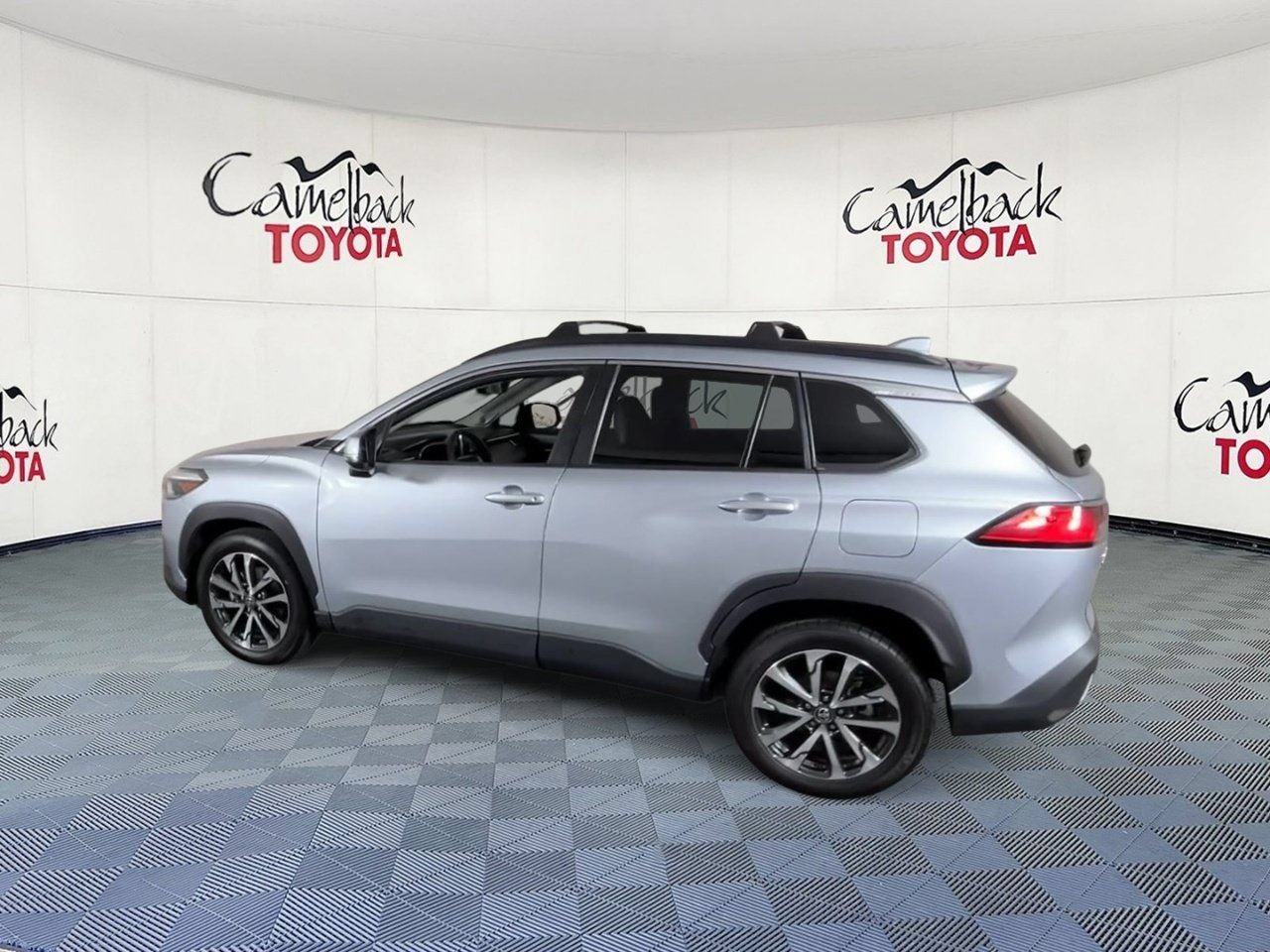 Used 2024 Toyota Corolla Cross XLE w/ Convenience Package FWD image 8