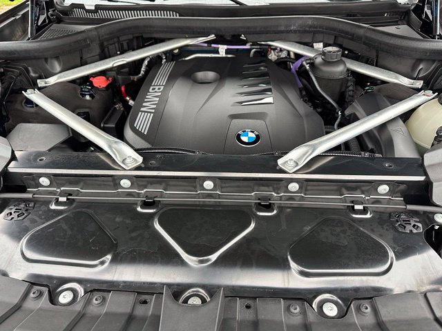 Used 2023 BMW X7 xDrive40i w/ M Sport Package AWD/4WD image 9