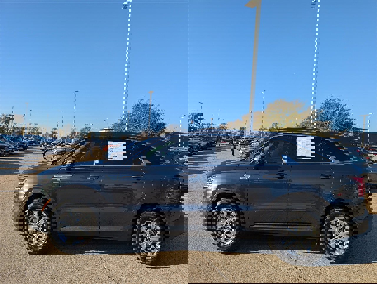 Used 2023 Kia Sorento LX image 3