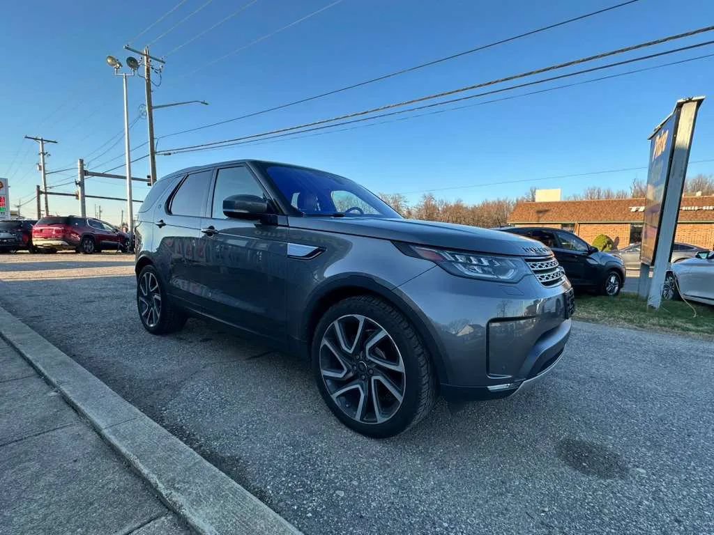 Used 2017 Land Rover Discovery HSE AWD/4WD image 7