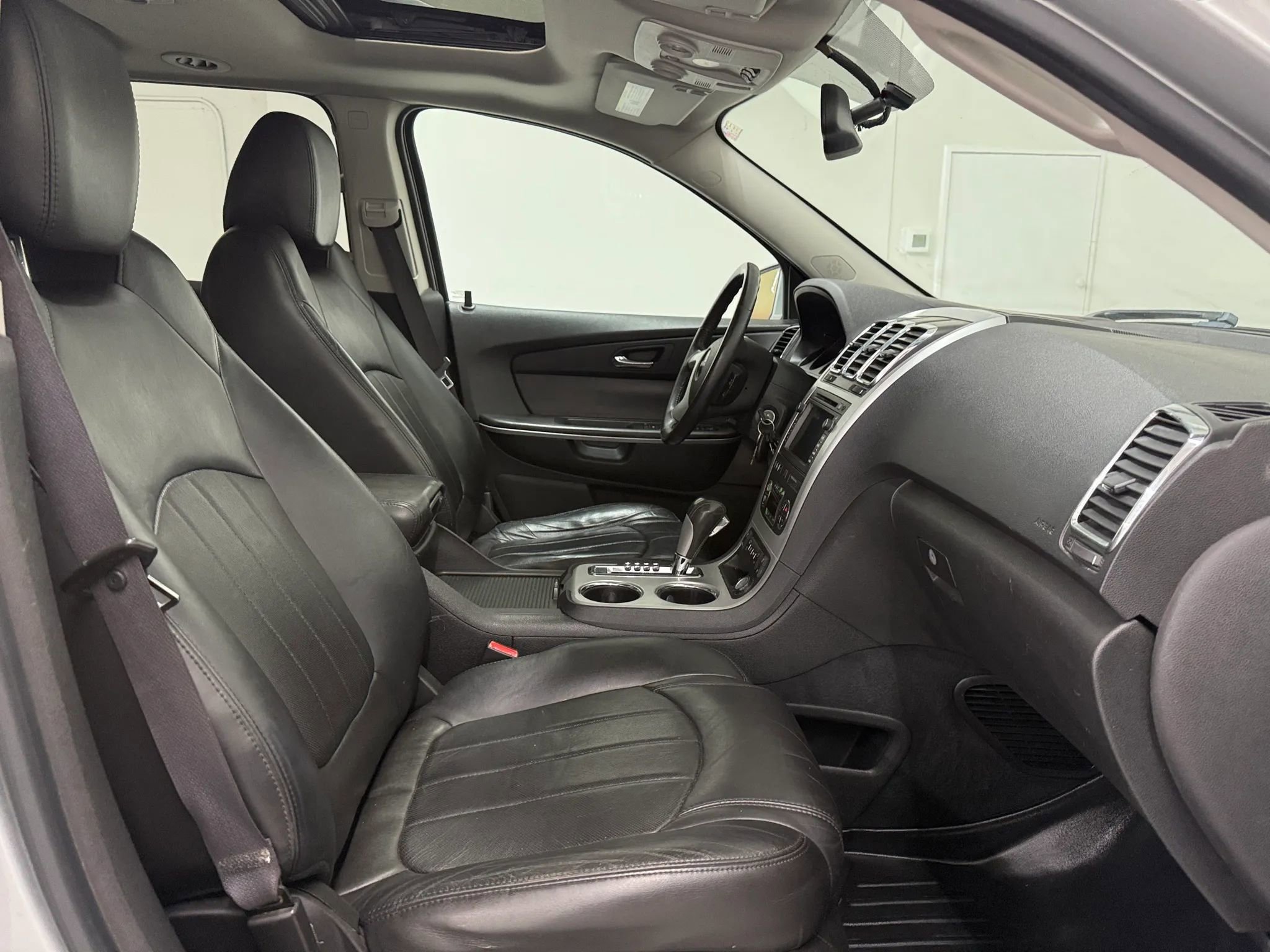 Used 2010 GMC Acadia SLT w/ Technology Package image 12