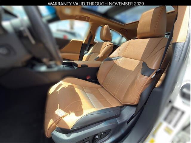 Certified 2024 Lexus ES 350 Ultra Luxury w/ Accessory Package (Z2) FWD image 11