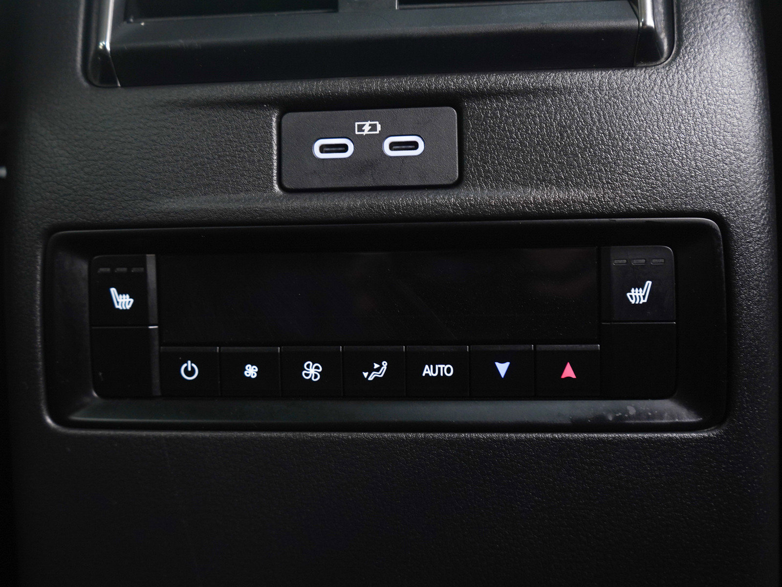 Certified 2025 MAZDA CX-70 3.3 Turbo S w/ Premium Package image 13