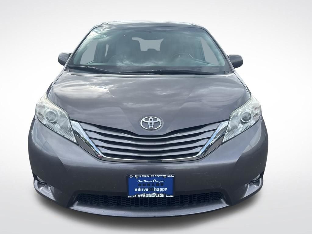 Used 2015 Toyota Sienna XLE w/ XLE Navigation Package AWD/4WD image 2