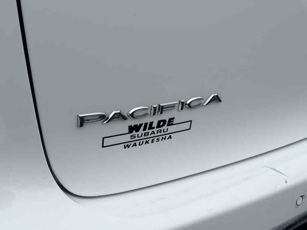 Used 2024 Chrysler Pacifica Touring-L FWD image 17