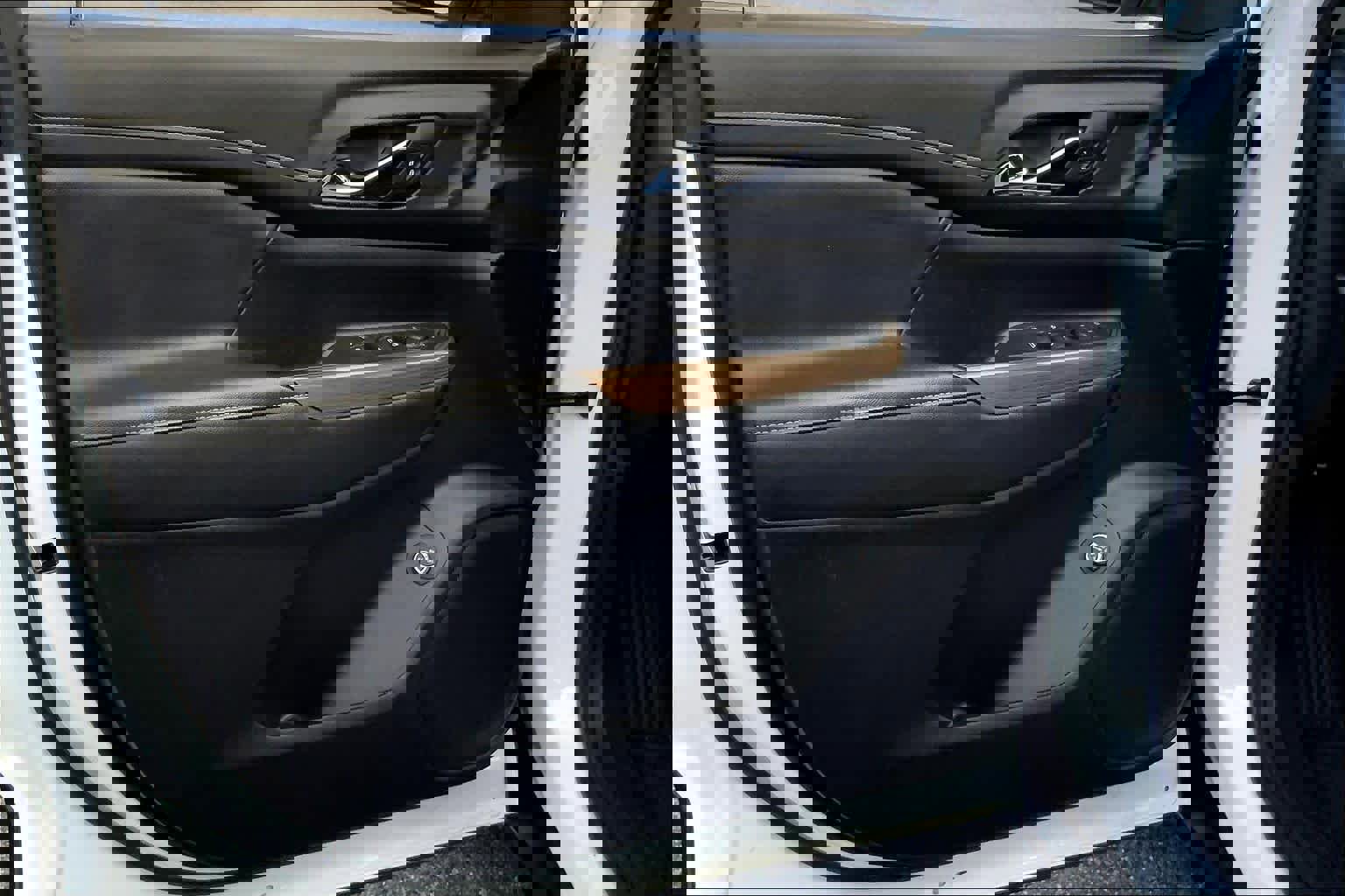 Certified 2023 GMC Acadia SLE w/ Driver Convenience Package image 21