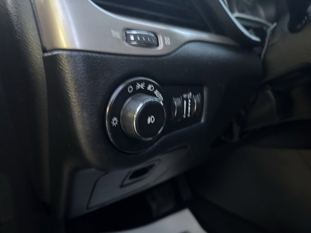 Used 2015 Jeep Cherokee Latitude w/ Cold Weather Group image 14