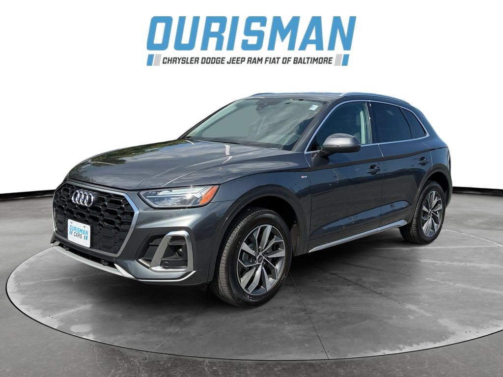 Used 2023 Audi Q5 2.0T Premium w/ Convenience Package AWD/4WD image 2