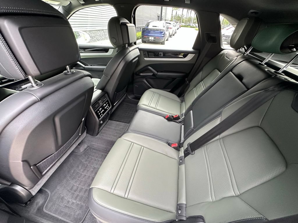 Certified 2024 Porsche Cayenne AWD/4WD image 40