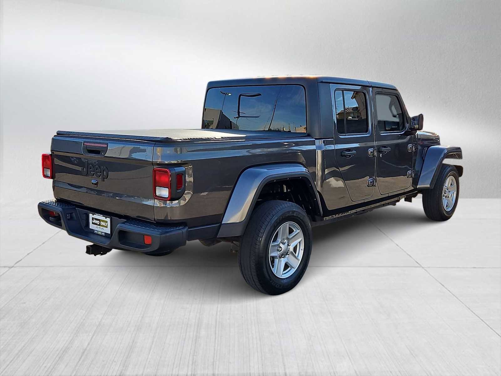 Used 2022 Jeep Gladiator Sport image 8