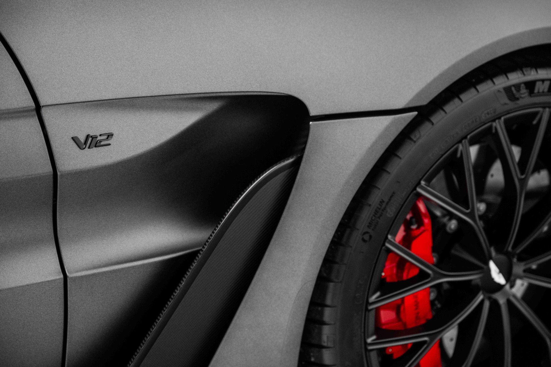 Used 2023 Aston Martin V12 Vantage Roadster image 9