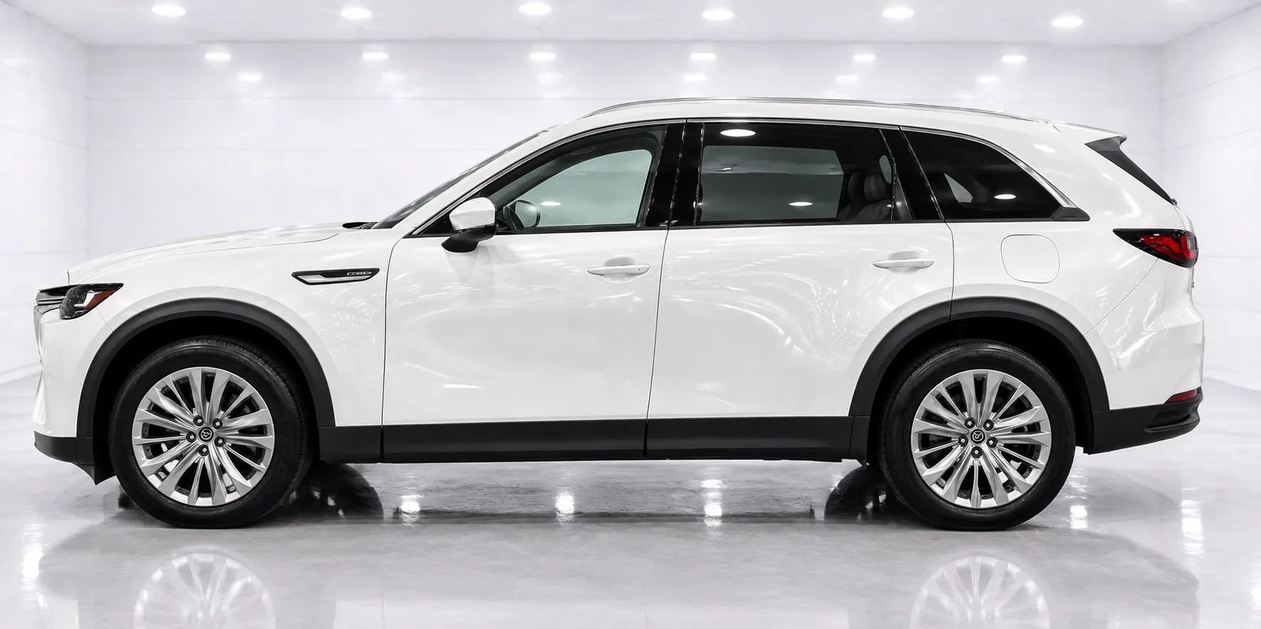 Used 2024 MAZDA CX-90 Plug-In Hybrid w/ Preferred AWD/4WD image 2