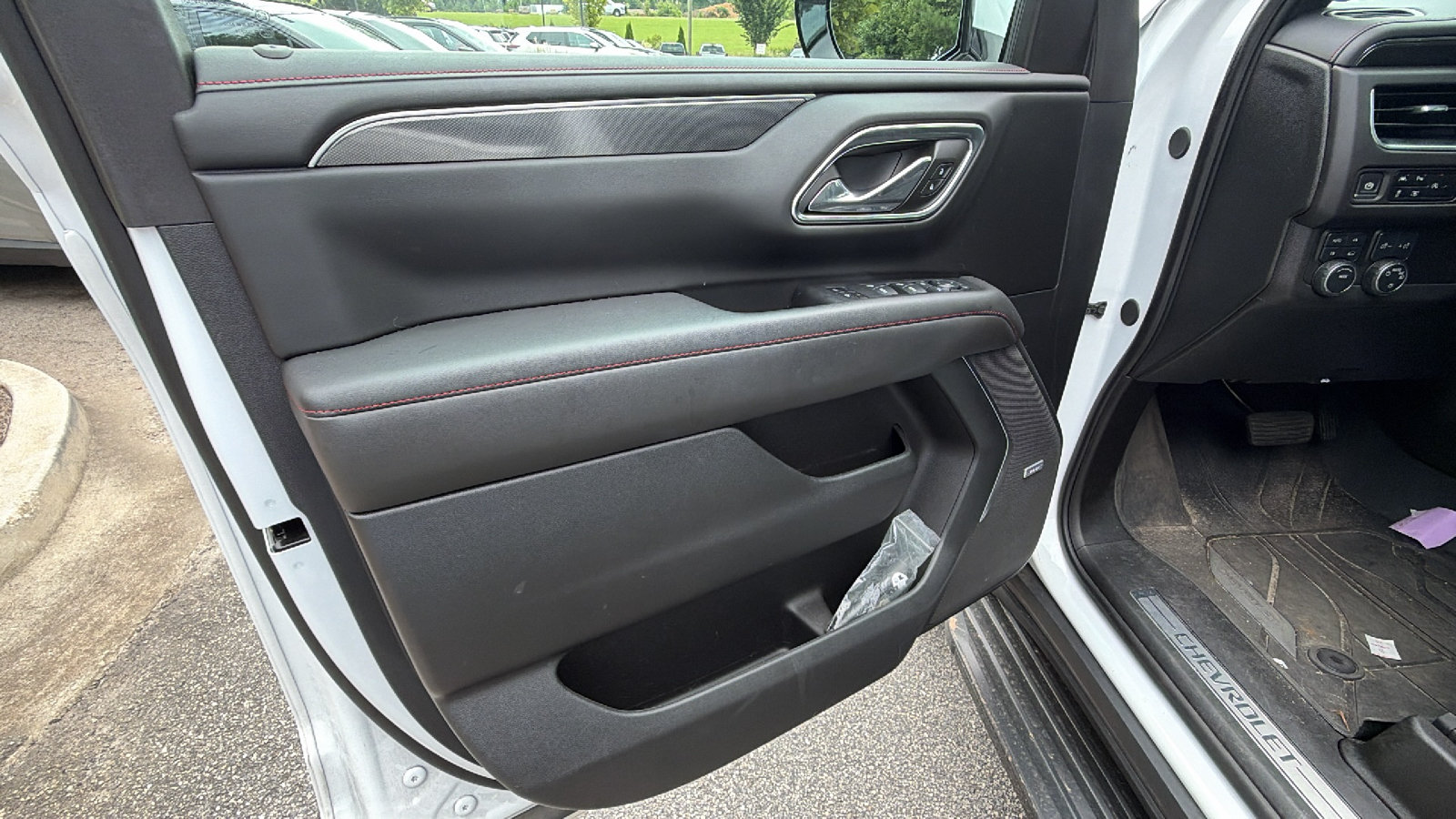 Used 2024 Chevrolet Tahoe RST w/ Luxury Package AWD/4WD image 14