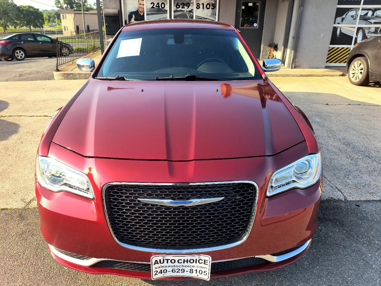 Used 2019 Chrysler 300 Touring w/ Chrome Appearance Package image 3