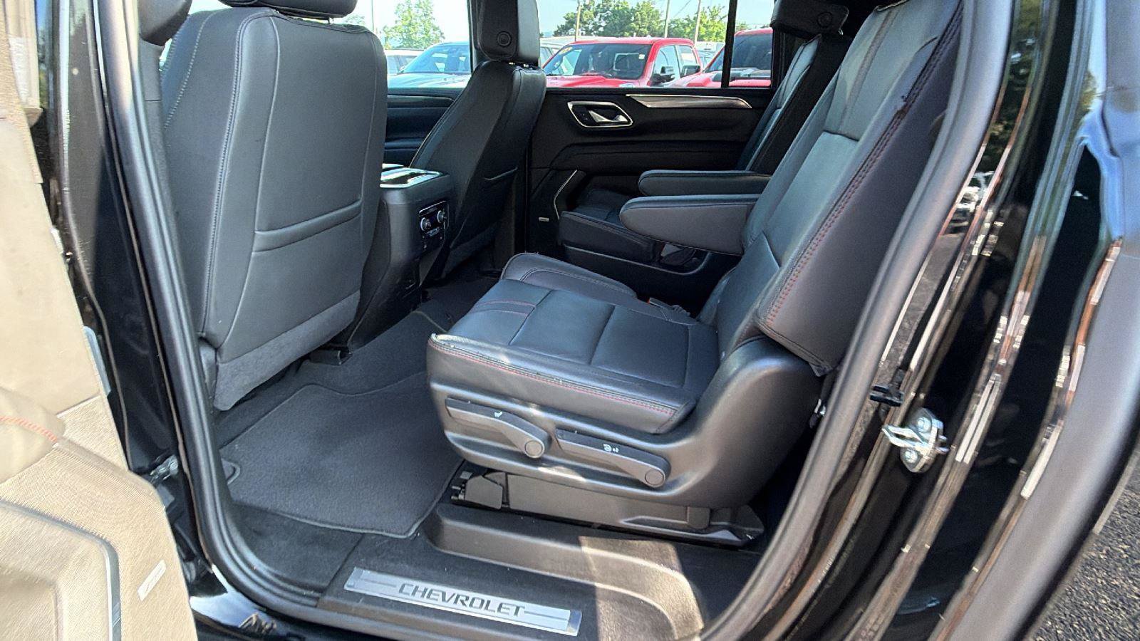 Used 2024 Chevrolet Suburban RST w/ Luxury Package AWD/4WD image 24