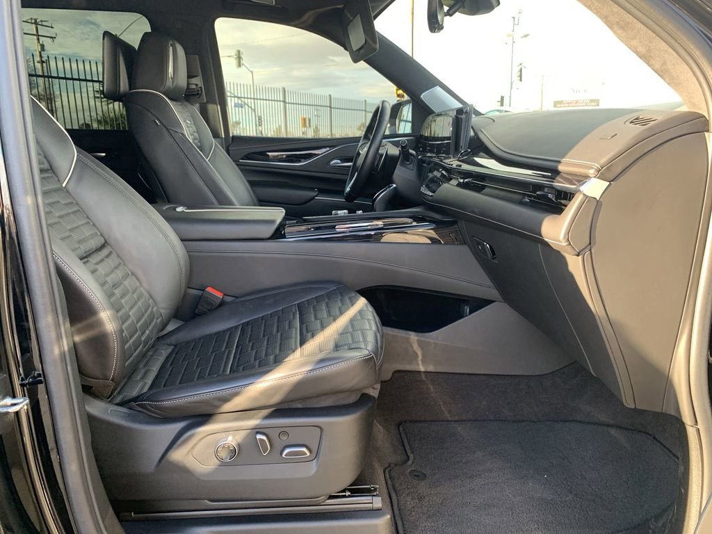 Certified 2024 Cadillac Escalade ESV V w/ Heavy-Duty Trailer Package image 26