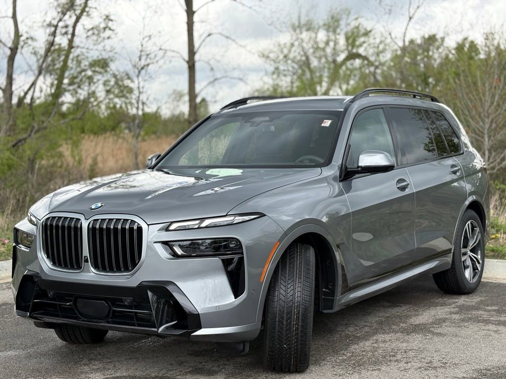 Used 2026 BMW X7 xDrive40i w/ M Sport Package image 3