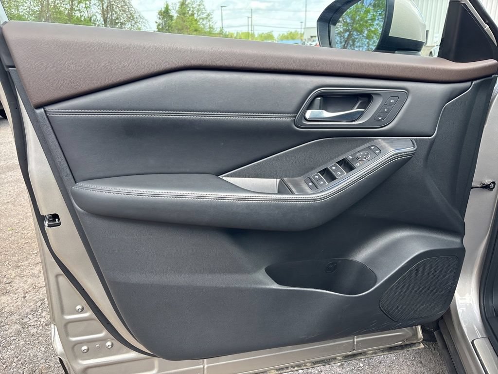 Used 2023 Nissan Rogue SL w/ SL Premium Package AWD/4WD image 18