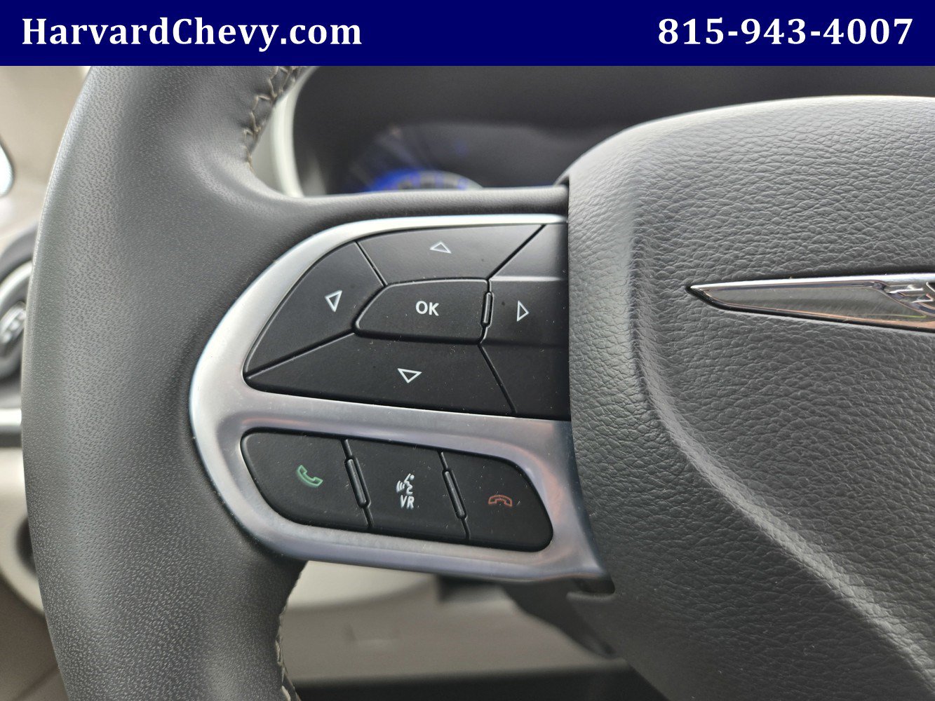 Used 2023 Chrysler Pacifica Touring-L FWD image 17