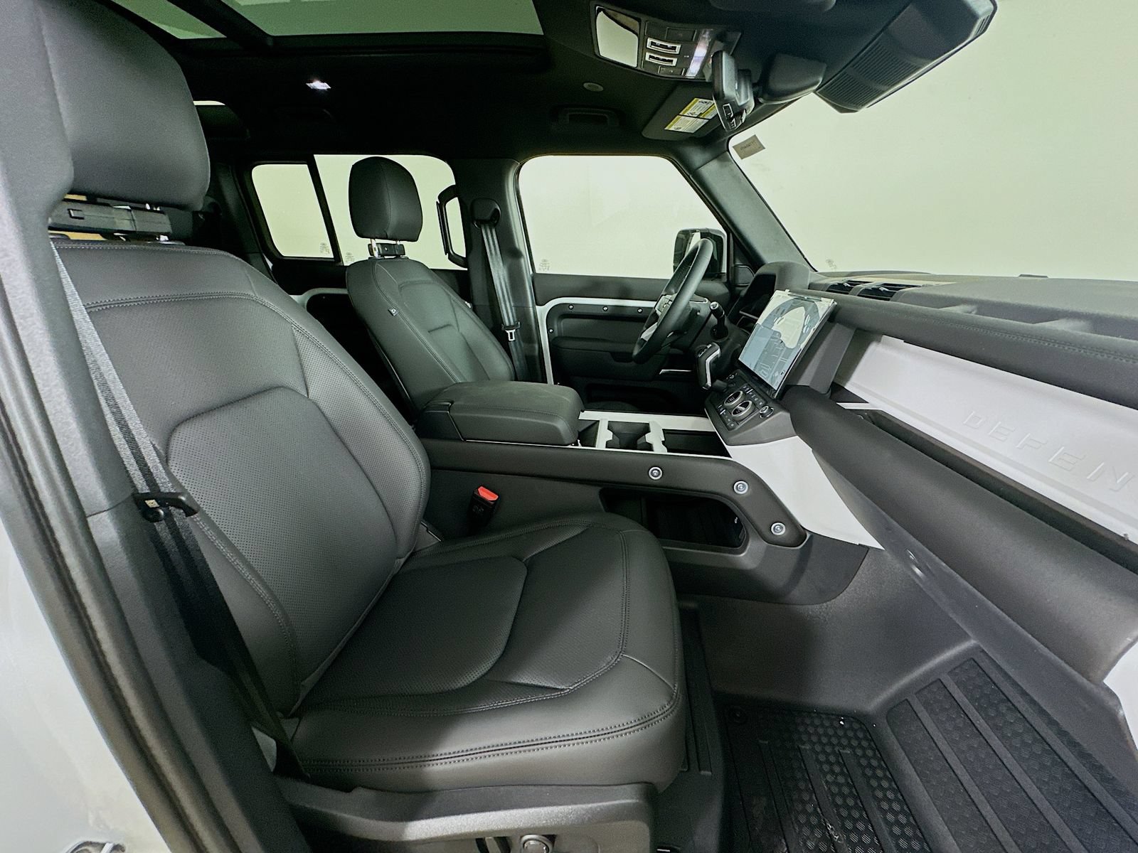 New 2026 Land Rover Defender 110 X-Dynamic SE AWD/4WD image 44