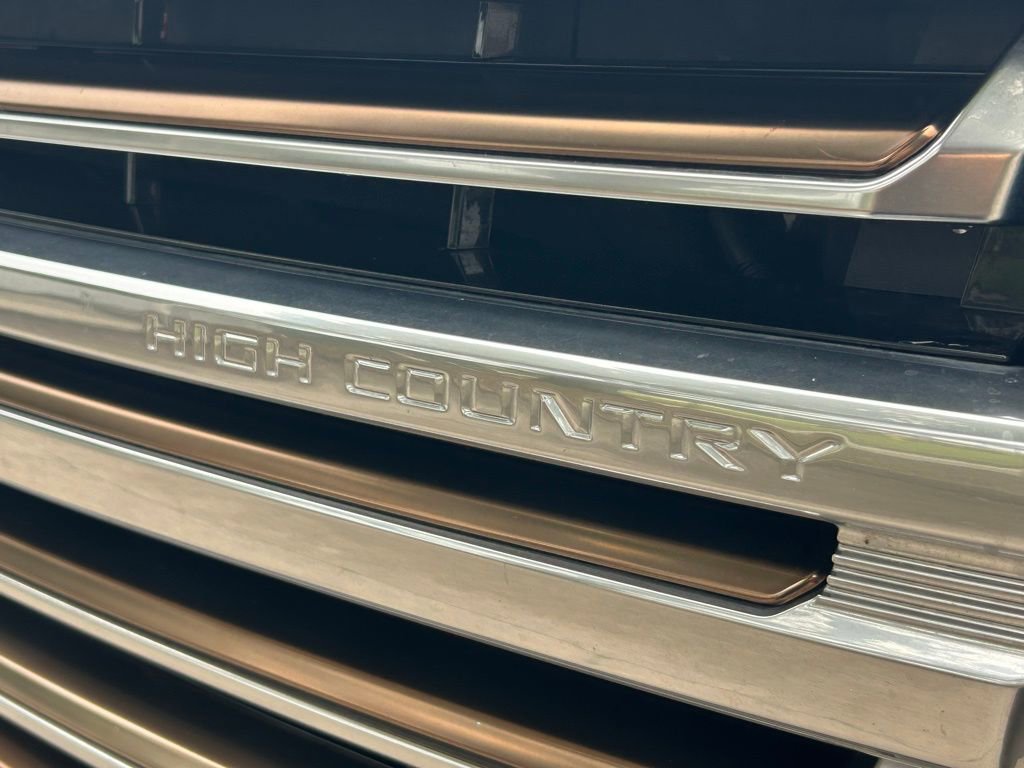 Used 2021 Chevrolet Suburban High Country RWD image 40