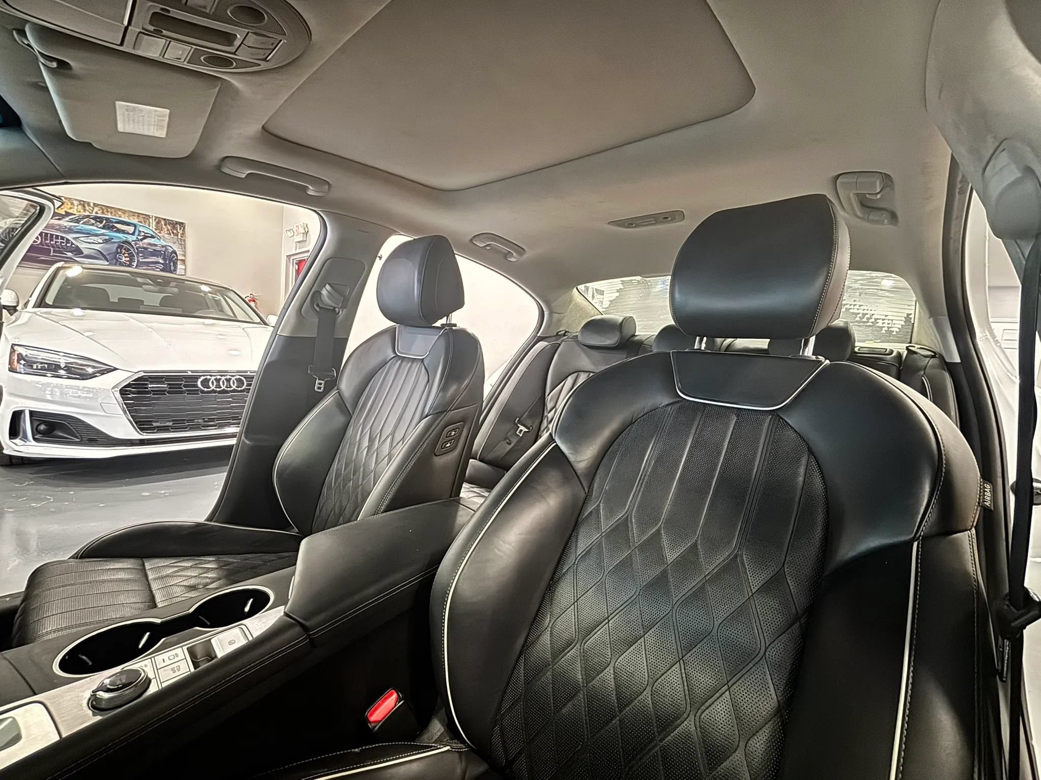 Used 2020 Genesis G70 2.0T w/ Prestige Package RWD image 11