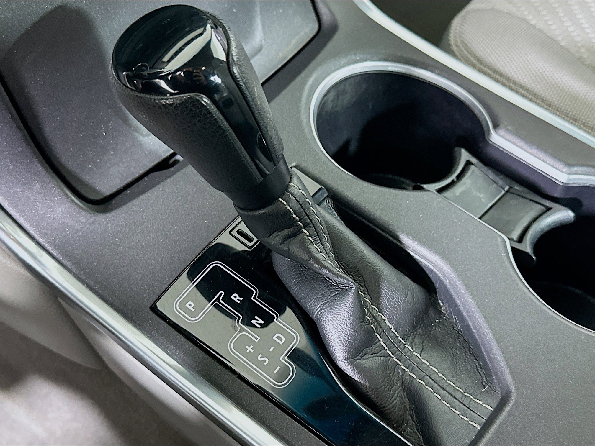 Used 2015 Toyota Camry LE image 24