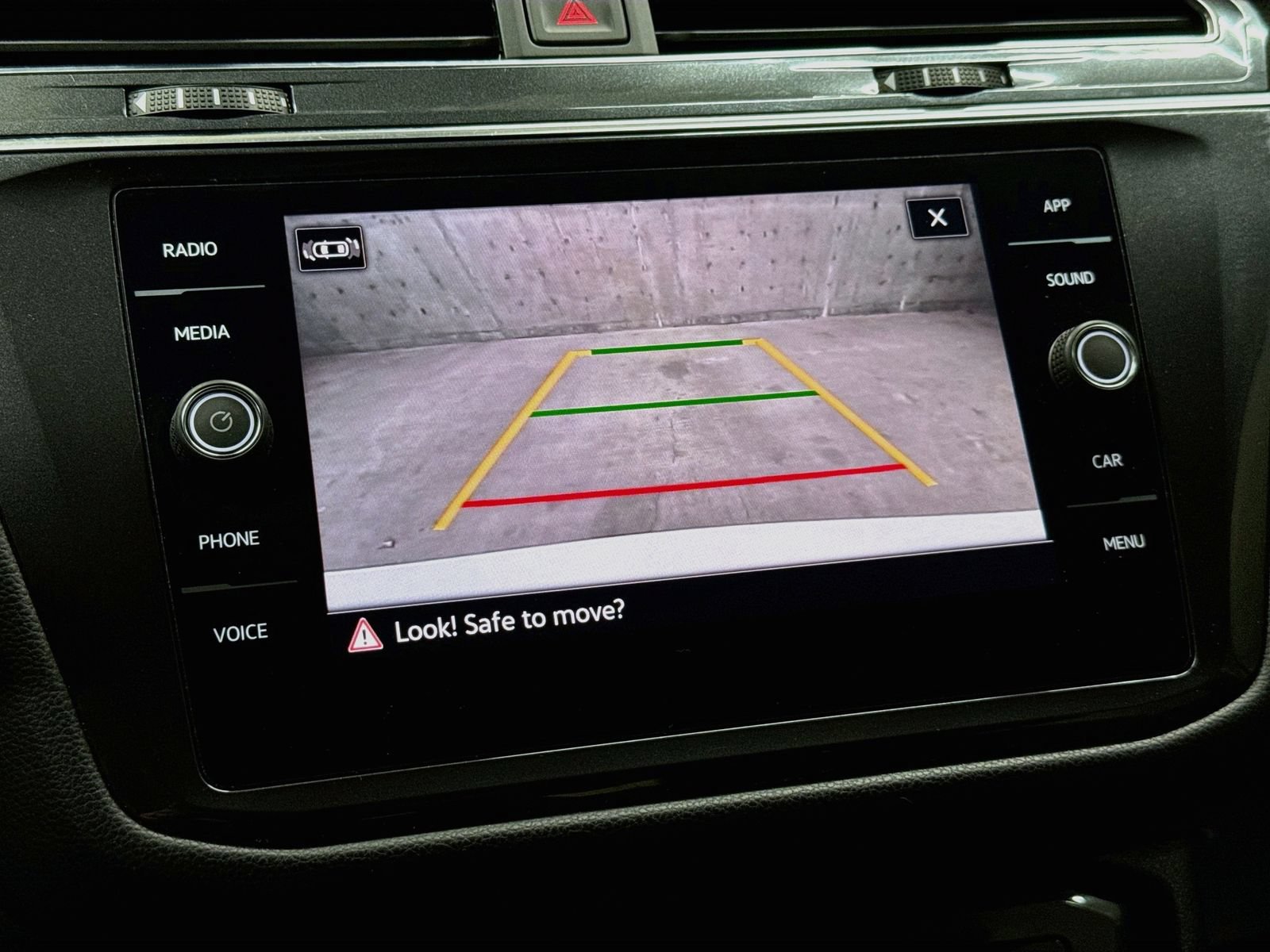Used 2022 Volkswagen Tiguan SE AWD/4WD image 14