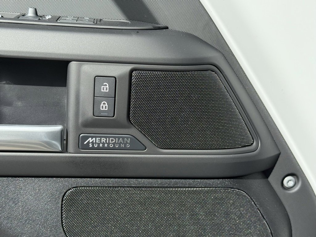 New 2026 Land Rover Defender 110 X-Dynamic SE image 15