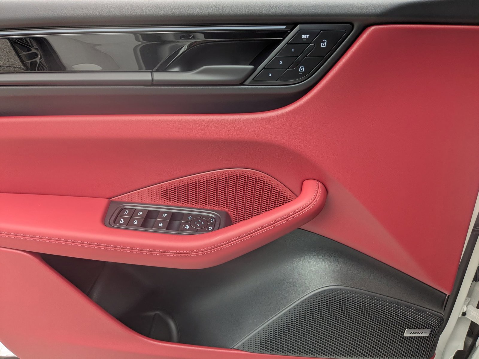 New 2025 Porsche Macan 4S Electric image 14