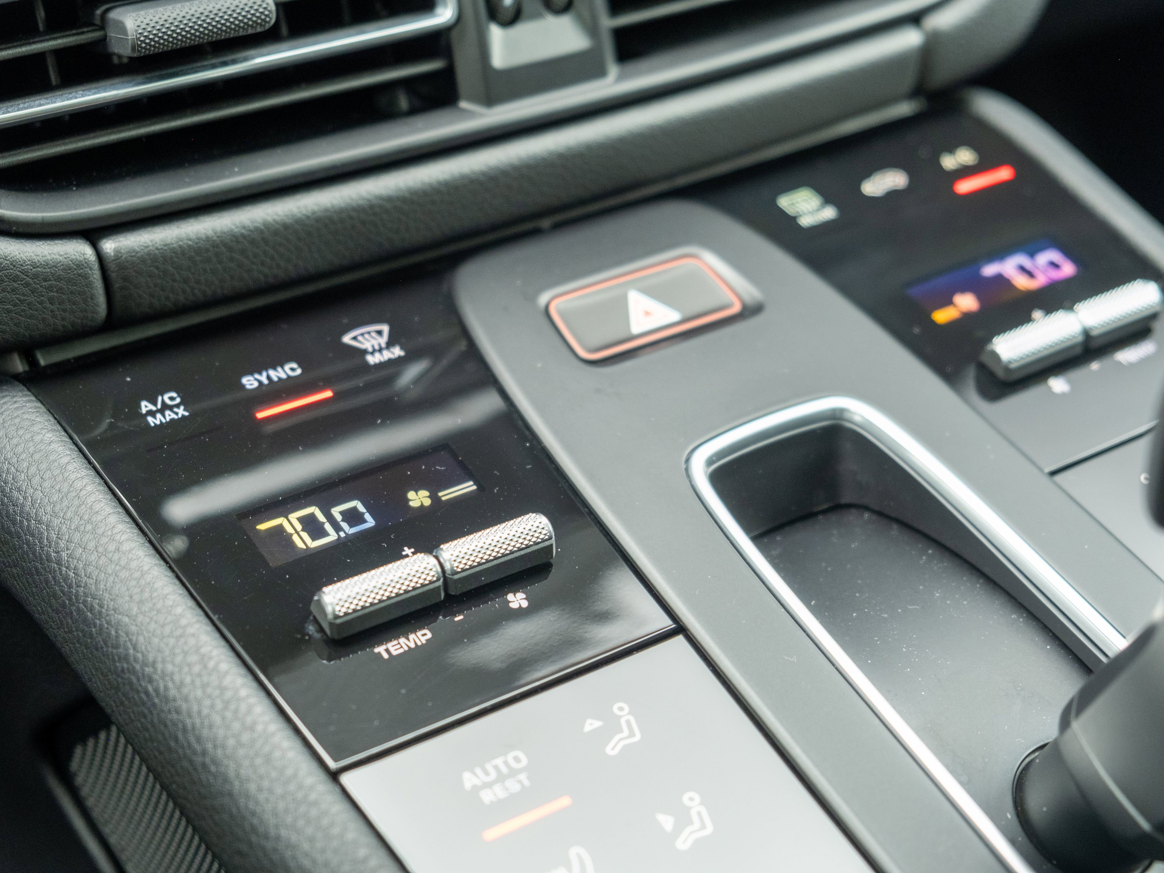 Certified 2026 Porsche Macan AWD/4WD image 23