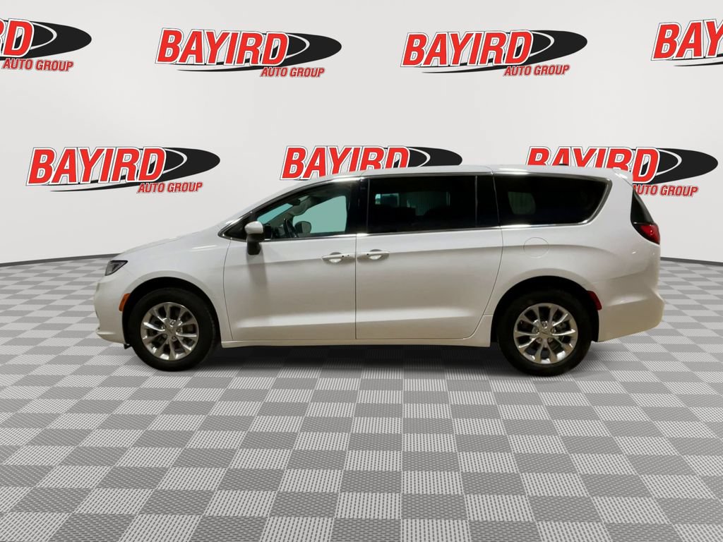 Used 2023 Chrysler Pacifica Touring-L AWD/4WD image 5