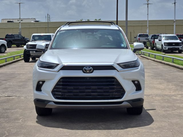 Used 2025 Toyota Grand Highlander FWD image 8