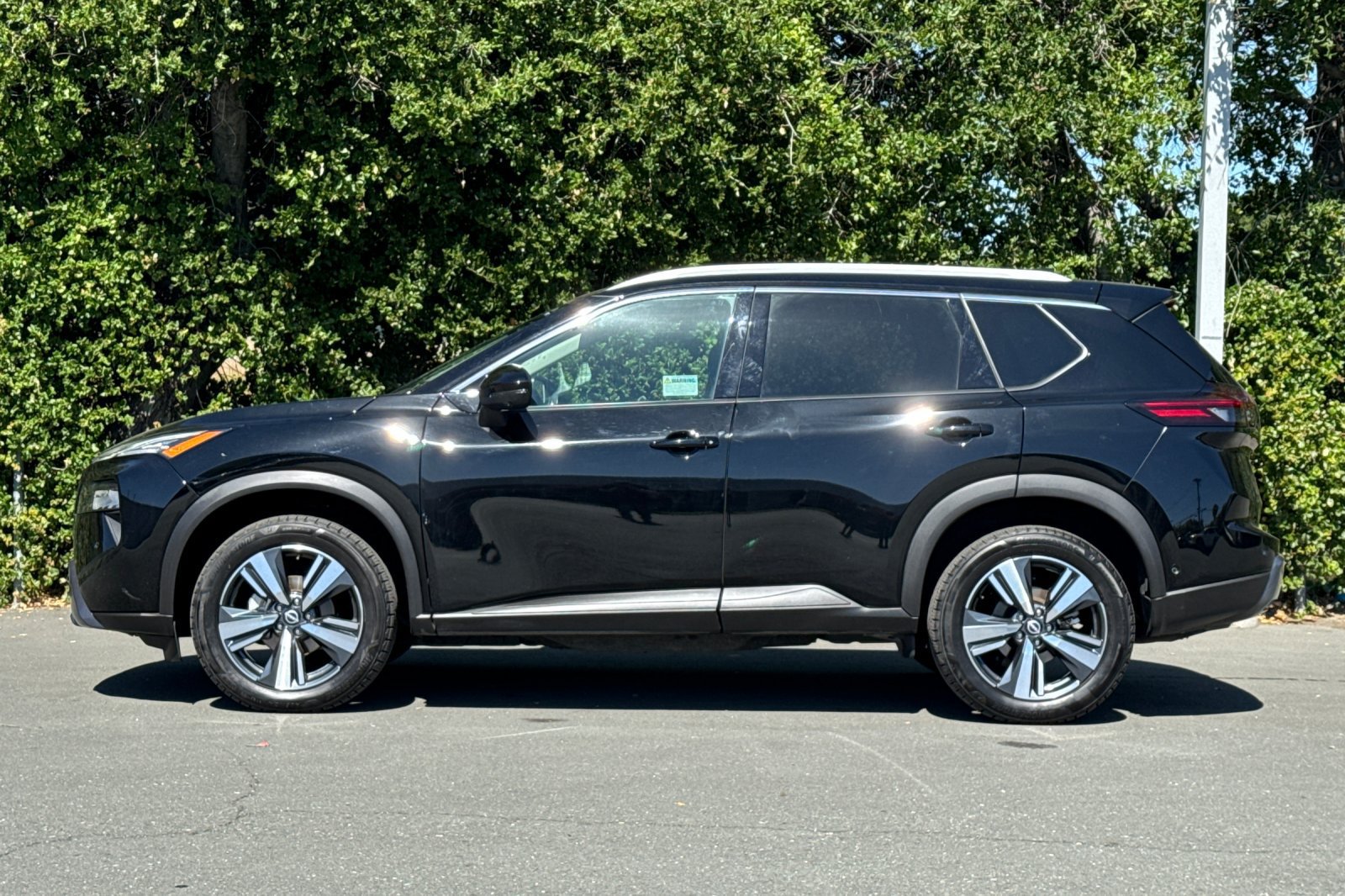 Used 2024 Nissan Rogue SL AWD/4WD image 7
