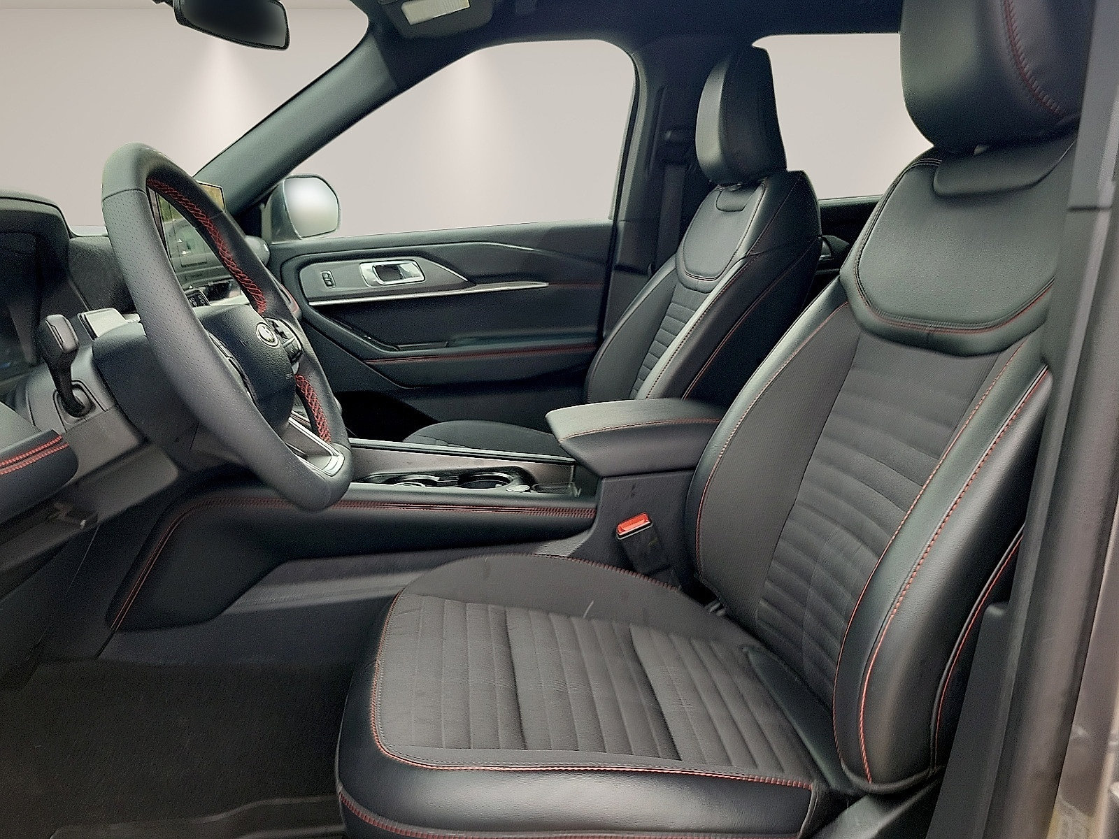 Certified 2025 Ford Explorer ST-Line w/ Premium Package RWD image 12