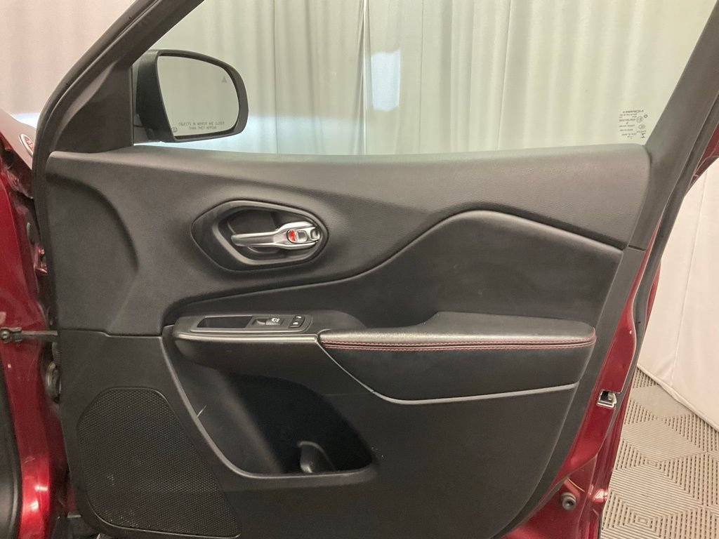 Used 2019 Jeep Cherokee Trailhawk w/ Cold Weather Group AWD/4WD image 29