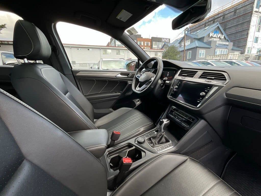 Used 2022 Volkswagen Tiguan SE R-Line image 17