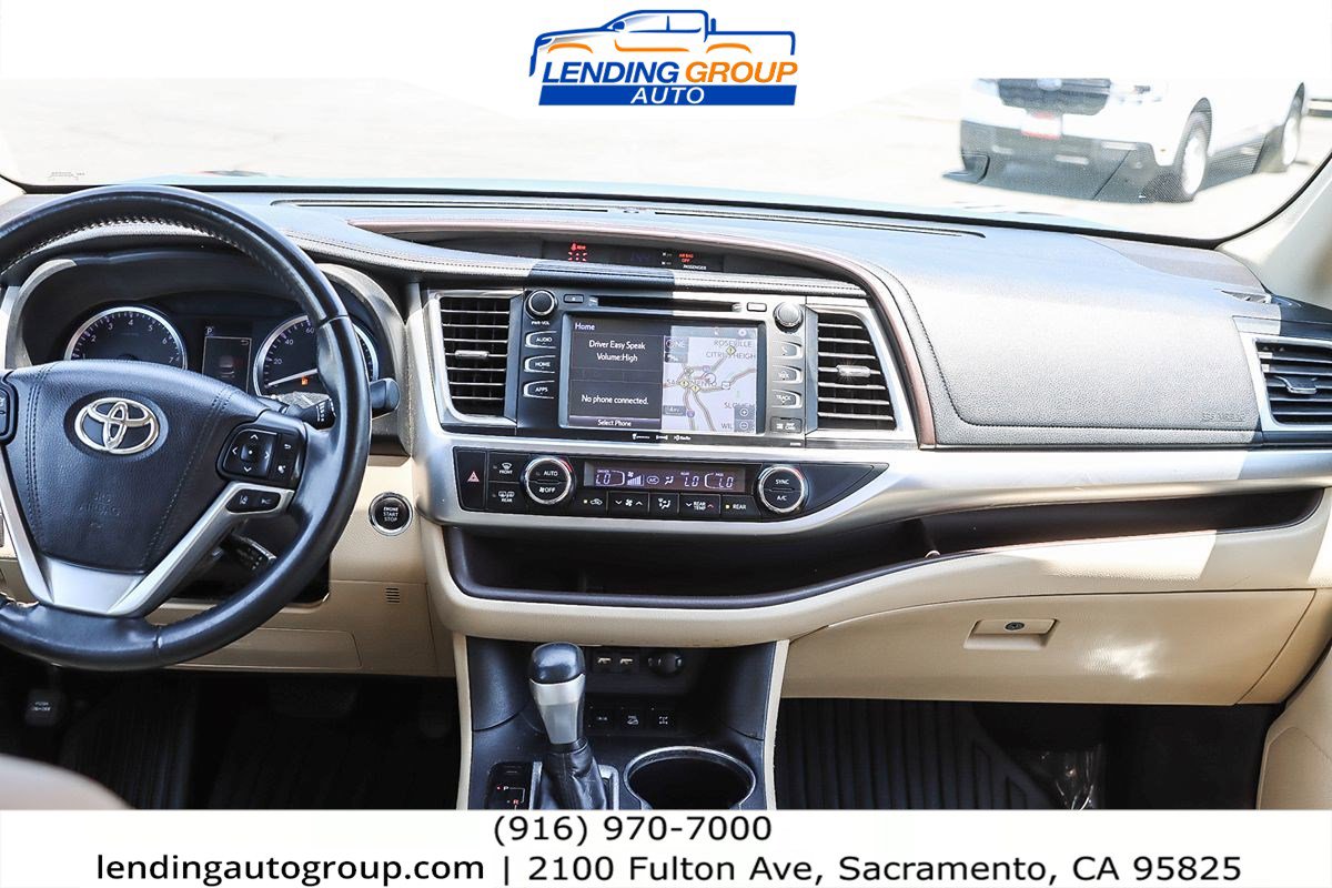 Used 2019 Toyota Highlander XLE w/ Carpet Mat Package (TMS) image 11