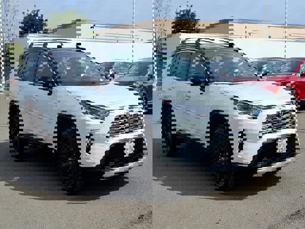Used 2021 Toyota RAV4 XSE image 3